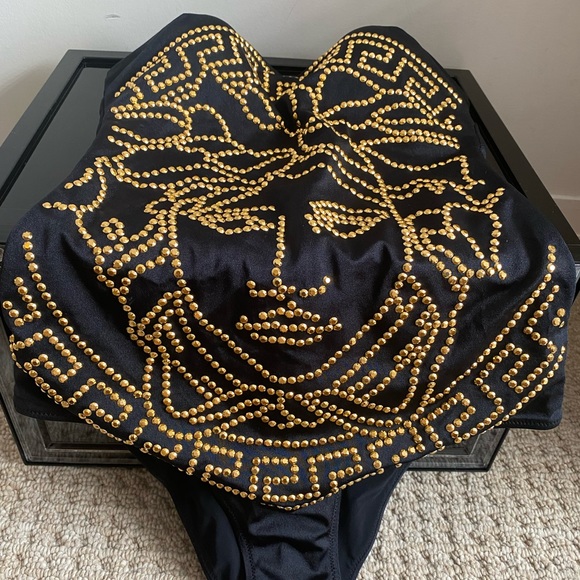 100 % Authentic Versace Women’s Swimsuit. - Picture 2 of 4